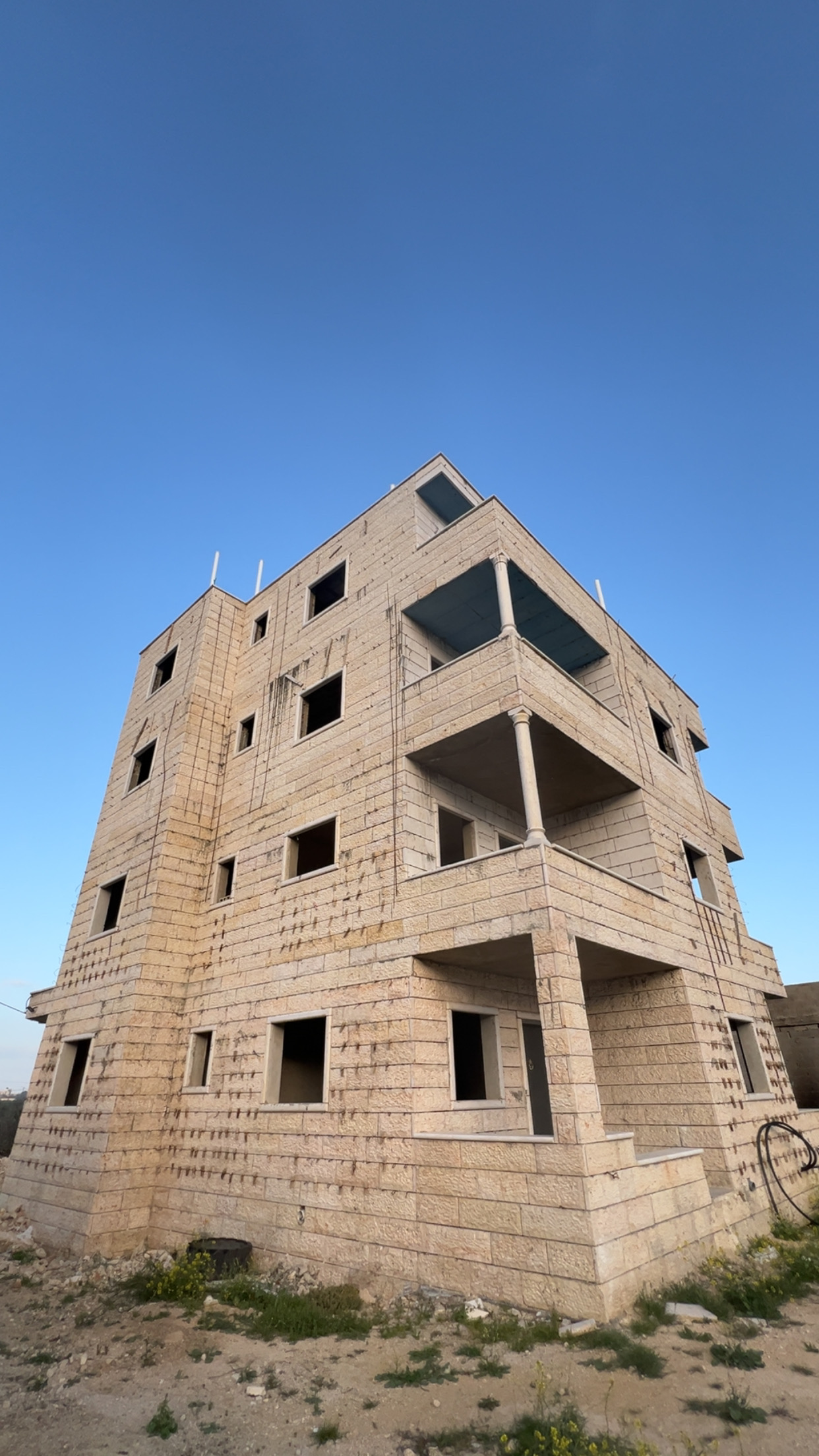 للبيع عمارة/مبنى في الخليل بيت اولا 1100 متر مربع